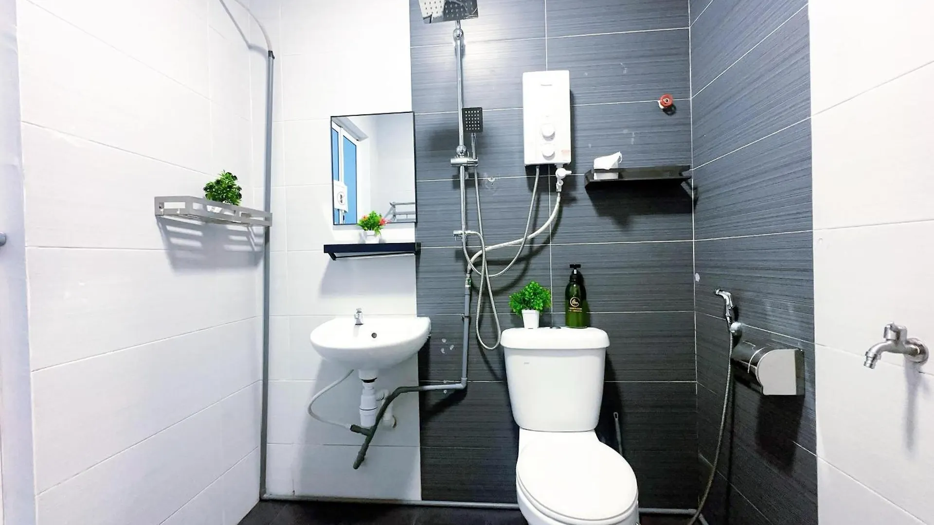 A01 Fancy Light Garden Homestay Johor Bahru 0*,  Malaysia